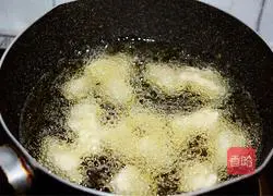 Illustration of how to make short crispy pork 5