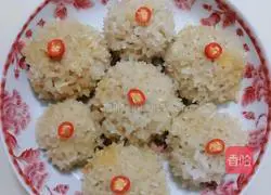 Illustration of how to make duck egg yolk glutinous rice meatballs 6