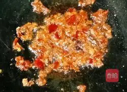Illustration of how to stir-fry shredded pork with colored pepper 17