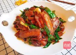 Illustration of how to make twice-cooked pork with green garlic 1