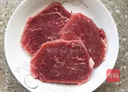 Illustration of how to make pan-fried beef slices 2
