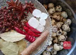 Illustration of how to make braised five-spice quail eggs 5