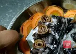 Illustration of how to make pepper cod and bacon rolls 4