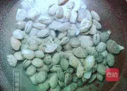 Illustration of how to make spicy stir-fried scallops 3