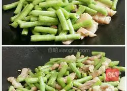 Illustration of how to make stir-fried cowpeas and meat 6