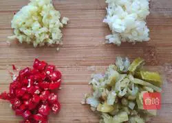 Illustration of how to make spicy and sour chicken offal 3