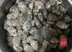 Illustration of how to make spicy clams 1