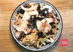 Illustration of how to make steamed chicken with golden needles and fungus 12