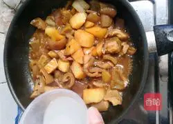 Illustration of how to cook potato braised pig skin 19