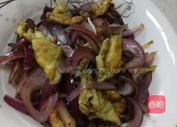  Illustration of how to make fried eggs with onions 9