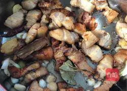  Illustration of how to make braised pork in casserole 6