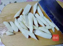 Illustration of how to make yam stewed pig's trotters 6