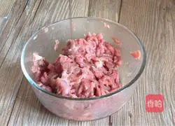 Stir-fried shredded pork with water spinach stalks Illustration of how to do it 4