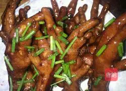 Illustration of how to make spiced chicken feet 6