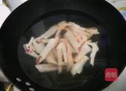 Illustration of how to make fragrant chicken feet 3