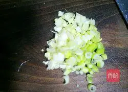 Illustration of how to make tomatoes, scrambled eggs and black fungus 5