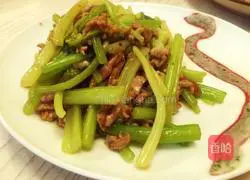 Illustration of how to make shredded celery and pork 7