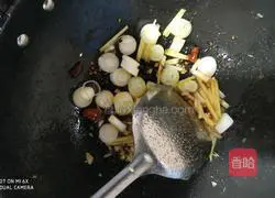 Illustration of how to make stir-fried squid with leeks 11