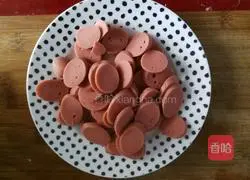 Illustration of how to make fried ham sausage 2