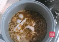 Illustration of how to make pork ribs hot pot 1