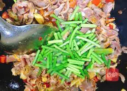 Illustration of how to make duck gizzards with pickled pepper 7