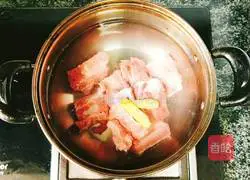 Illustration of braised pork ribs with small potatoes 2