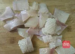 Illustration of how to make cashew squid flowers 3