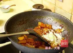 Illustration of Korean Spicy Cabbage Stir-fried Potato Slices 10