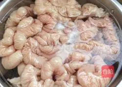 Illustration of how to make spicy and sour sausage 2