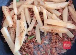 Illustration of how to cook eggplant with pan-fried minced pork and sauce 9