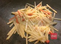 Illustration of how to make spicy and sour potato shreds 7