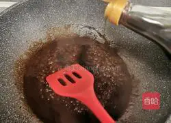 Illustration of how to make shredded pork with Beijing sauce 13