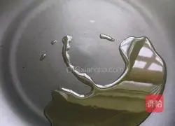 Illustration of how to stir-fry shredded pork with green bamboo shoots 3