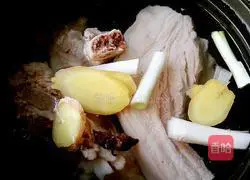 Illustration of how to make pickled cabbage with white meat 3