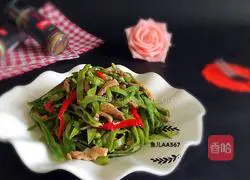 Illustration of how to make fried pork with pig ears, beans and shreds 11