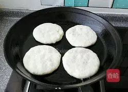 Illustration of how to make beef patties 9