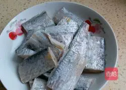 Illustration of braised hairtail fish 1