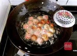 Illustration of how to make Jiaoliu meatballs 9