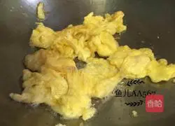 Illustration of how to make fried fungus with eggs 4