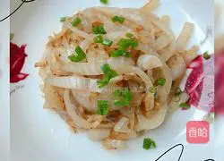Illustration of how to make shrimp skin and onion shreds 5