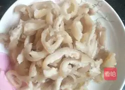 Illustration of how to make fried pork skin with fungus 3
