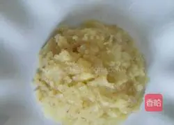 Illustration of how to make diced eggplant, mashed potatoes and diced meat 3