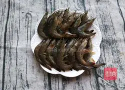 Illustration of how to eat two shrimps 2