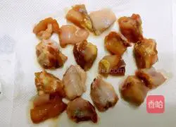 Illustration of how to make stir-fried chicken nuggets 3