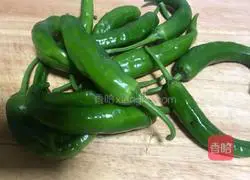 Illustration of how to make flavored tiger skin green pepper 1