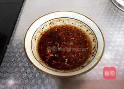 Illustration of how to make spicy white chopped chicken 5