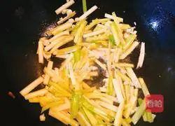 Recipe for scrambled eggs with leek yolks Illustration 5