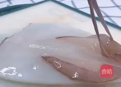 Illustration of how to make fresh squid balls for baby food supplement 1