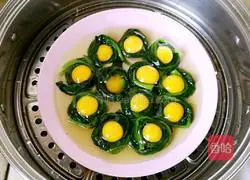 Illustration of how to make quail eggs stuffed with spinach 4