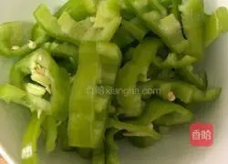 Illustration of how to make fried pork and ham with pepper 2